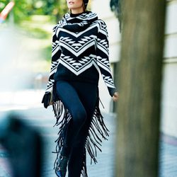 Jersey geométrico y leggins con flecos de la colección otoño/invierno 2014 de Poète