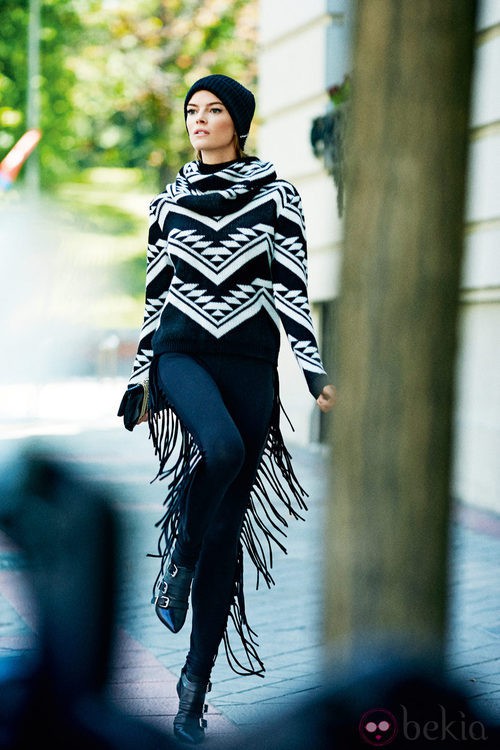 Jersey geométrico y leggins con flecos de la colección otoño/invierno 2014 de Poète
