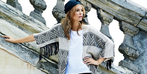 Chaqueta geométrica con flecos de la colección otoño/invierno 2014 de Poète