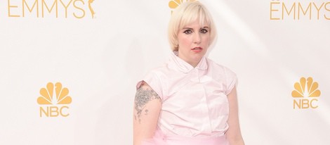 Lena Dunham con un diseño de Giambattista Valli en los Premios Emmy 2014