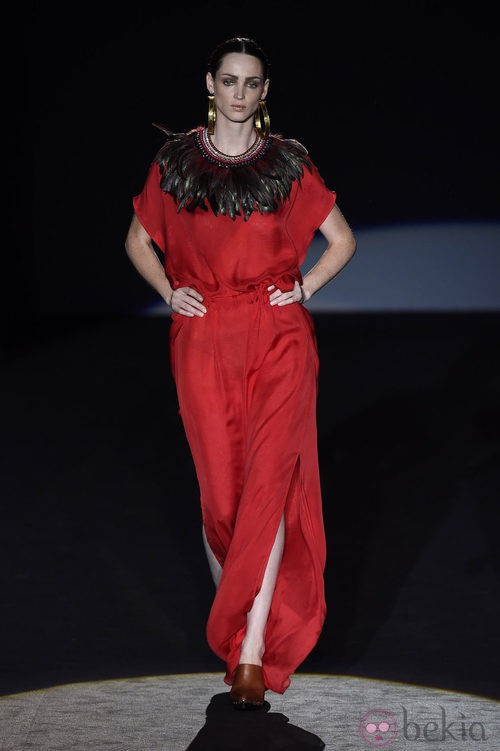 Vestido largo rojo de Roberto Verino en Madrid Fashion Week primavera/verano 2015