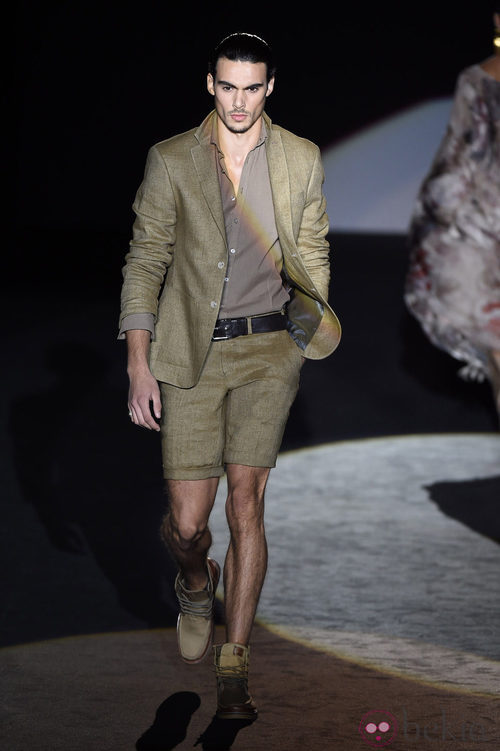 Traje de color verde de Roberto Verino en Madrid Fashion Week primavera/verano 2015