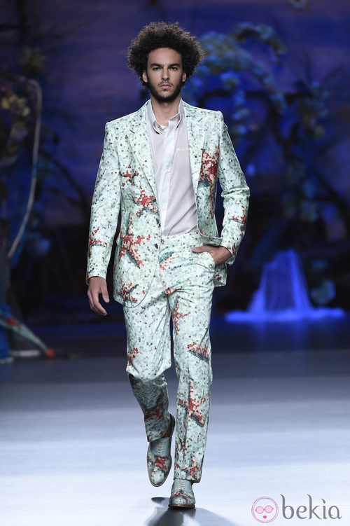 Traje con detalles marinos de Francis Montesinos en Madrid Fashion Week primavera/verano 2015