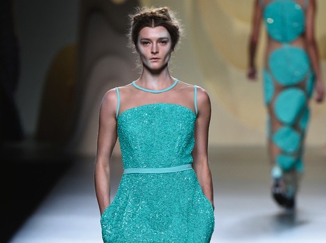 Vestido verde aguamarina de Ana Locking en Madrid Fashion Week primavera/verano 2015