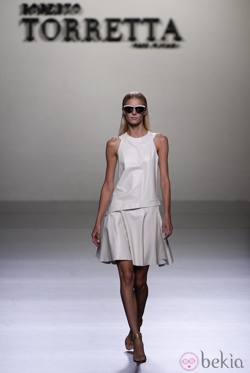Vestido de cuero de Roberto Torretta en Madrid Fashion Week primavera/verano 2015