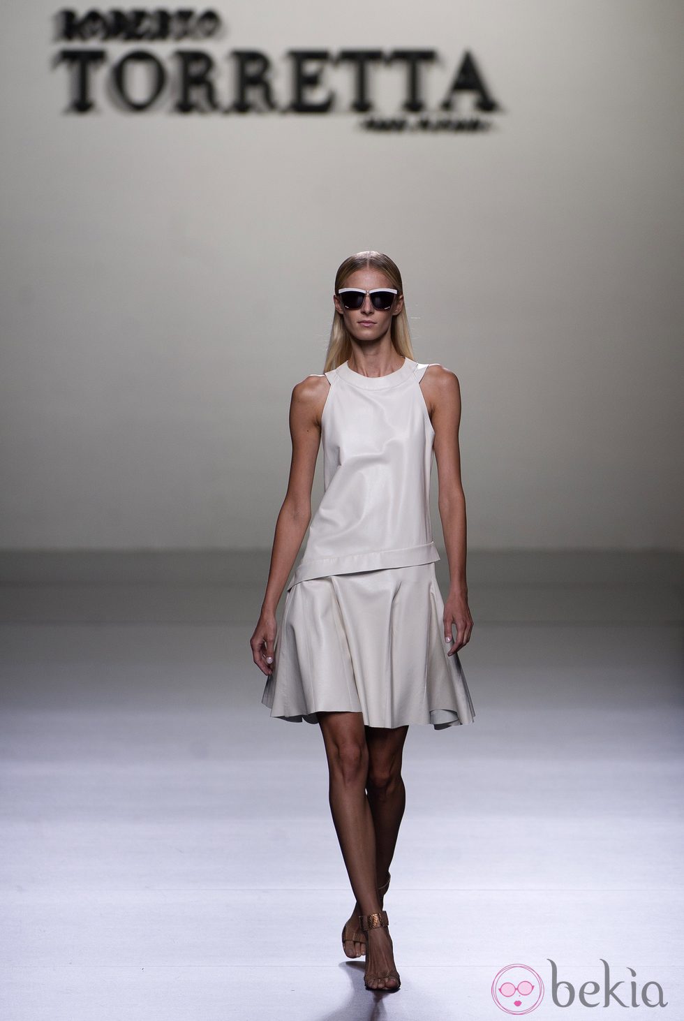 Vestido de cuero de Roberto Torretta en Madrid Fashion Week primavera/verano 2015