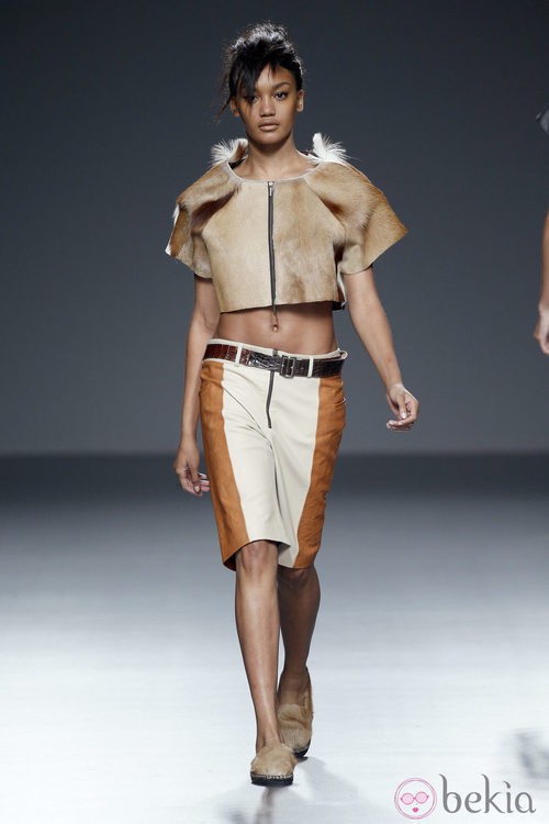 Chaqueta nude de piel de primavera/verano 2015 de Etxeberría en Madrid Fashion Week