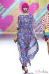 Vestido azul con lunares de colores de Ágatha Ruiz de la Prada en Madrid Fashion Week primavera/verano 2015
