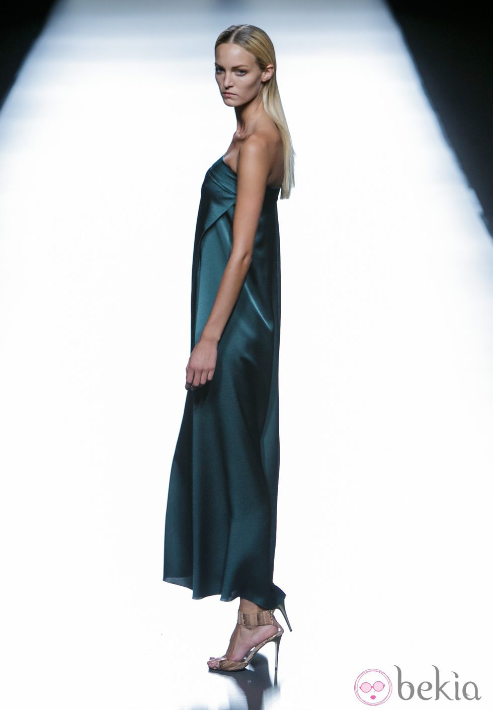 Vestido verde botella de Roberto Torretta en Madrid Fashion Week primavera/verano 2015.