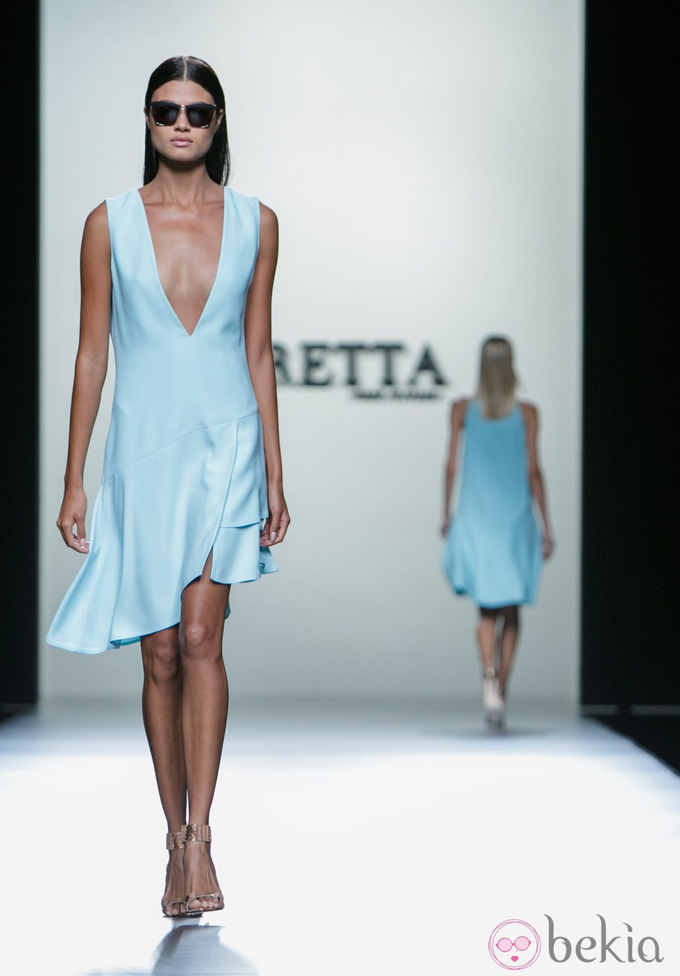 Vestido azul bebé de Roberto Torretta en Madrid Fashion Week primavera/verano 2015