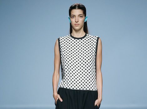 Vestido con lunares negros de Davidelfin en Madrid Fashion Week primavera/verano 2015