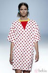 Vestido con círculos rojos de Davidelfin en Madrid Fashion Week primavera/verano 2015