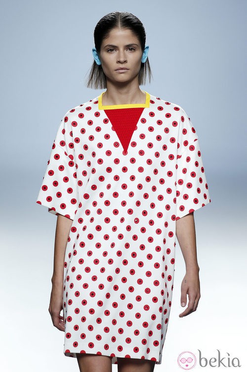 Vestido con círculos rojos de Davidelfin en Madrid Fashion Week primavera/verano 2015