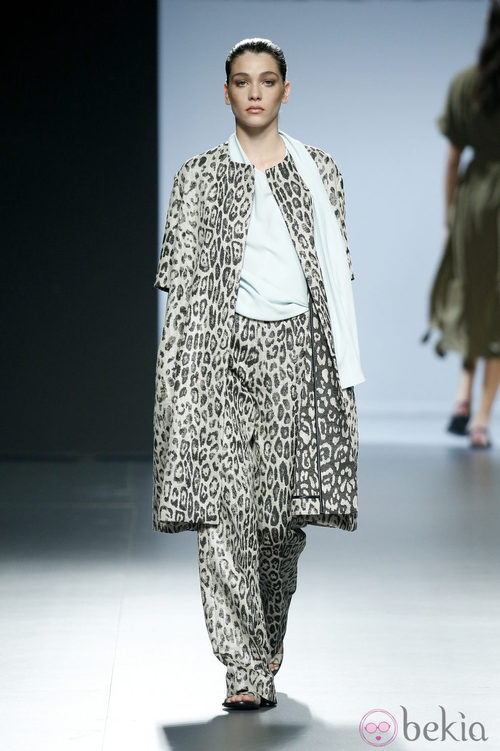 Conjunto animal print de Ángel Schlesser en Madrid Fashion Week primavera/verano 2015