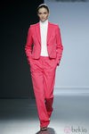 Traje fucsia de Ángel Schlesser en Madrid Fashion Week primavera/verano 2015