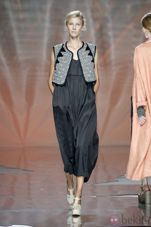Vestido negro con torera de Ailanto en Madrid Fashion Week primavera/verano 2015