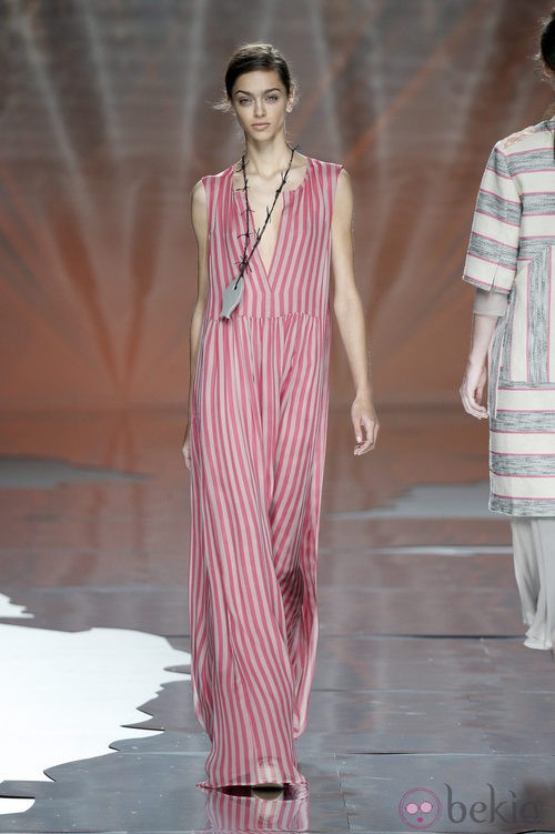Vestido de rayas rosas de Ailanto en Madrid Fashion Week primavera/verano 2015