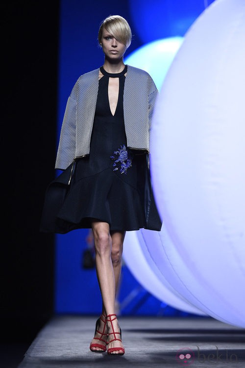 Vestido azul noche naranja de Alvarno primavera/verano 2015 en Madrid Fashion Week