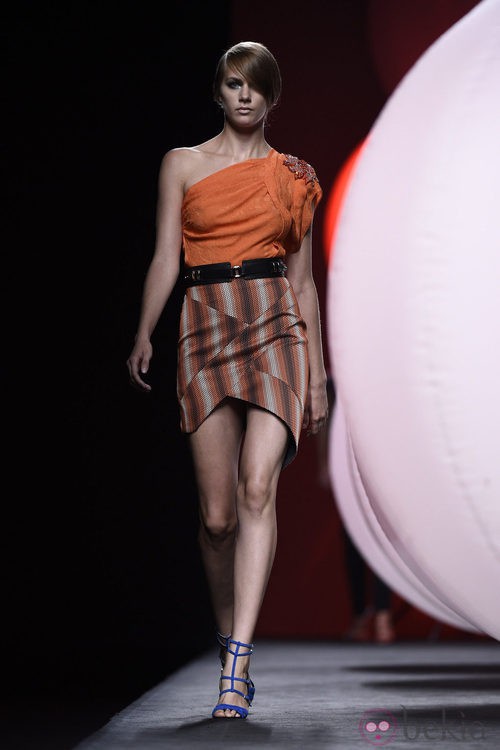 Top naranja de Alvarno primavera/verano 2015 en Madrid Fashion Week