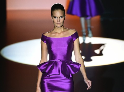 Vestido morado de Hannibal Laguna en Madrid Fashion Week primavera/verano 2015