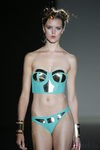 Bikini con aplicaciones metálicas de Dolores Cortés en Madrid Fashion Week para primavera/verano 2015