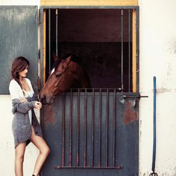 Malena Costa con botines marrón chocolate de Refresh para otoño/invierno 2014