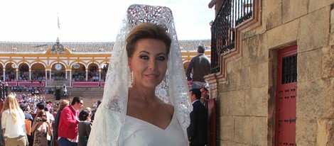 Norma Duval con mantilla