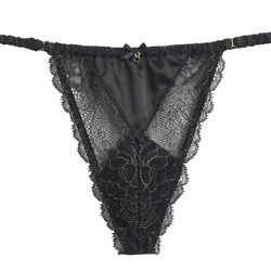 Tanga de la colección 'Dark Seduction' de Women'secret