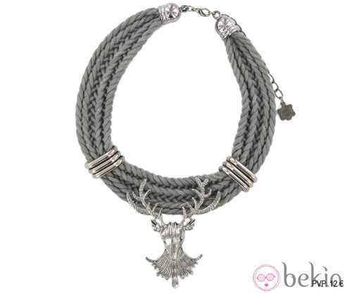 Collar gris con adorno de ciervo de Tantrend de la colección 'Juego de Tronos'