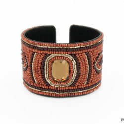 Brazalete en tonos marrones con pedrería para la colección 'Juego de Tronos' de Tantrend