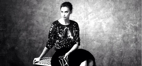 Irina Shayk con un look de lentejuelas de Suiteblanco