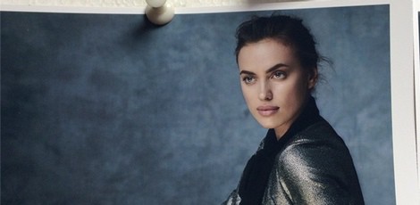 Irina Shayk con una blazer metalizada de Suiteblanco
