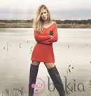 Dylan Penn posa para la nueva campaña Otoño/Invierno de The Hip Tee