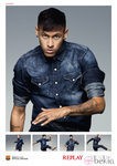 Neymar posa con un conjunto denim de Replay