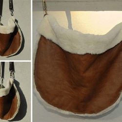 Bolso semicircular de piel de cordero en camel de Inuit para otoño/invierno 2014