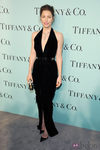 Jessica Biel con un vestido negro con escote en V de Oscar de la Renta