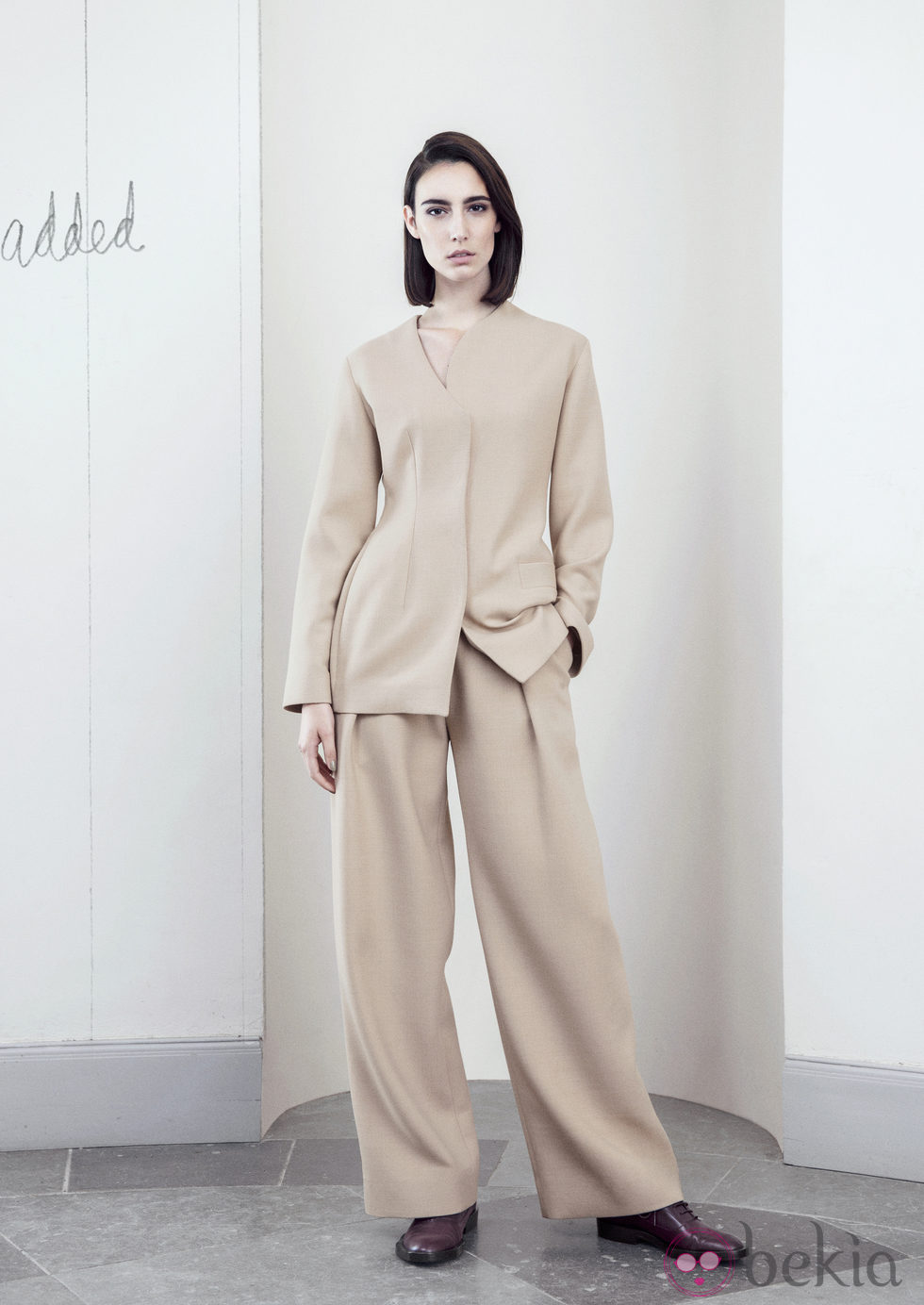 Pantalón y camisa larga beige en la colección otoño/invierno 2014 de & Other Stories