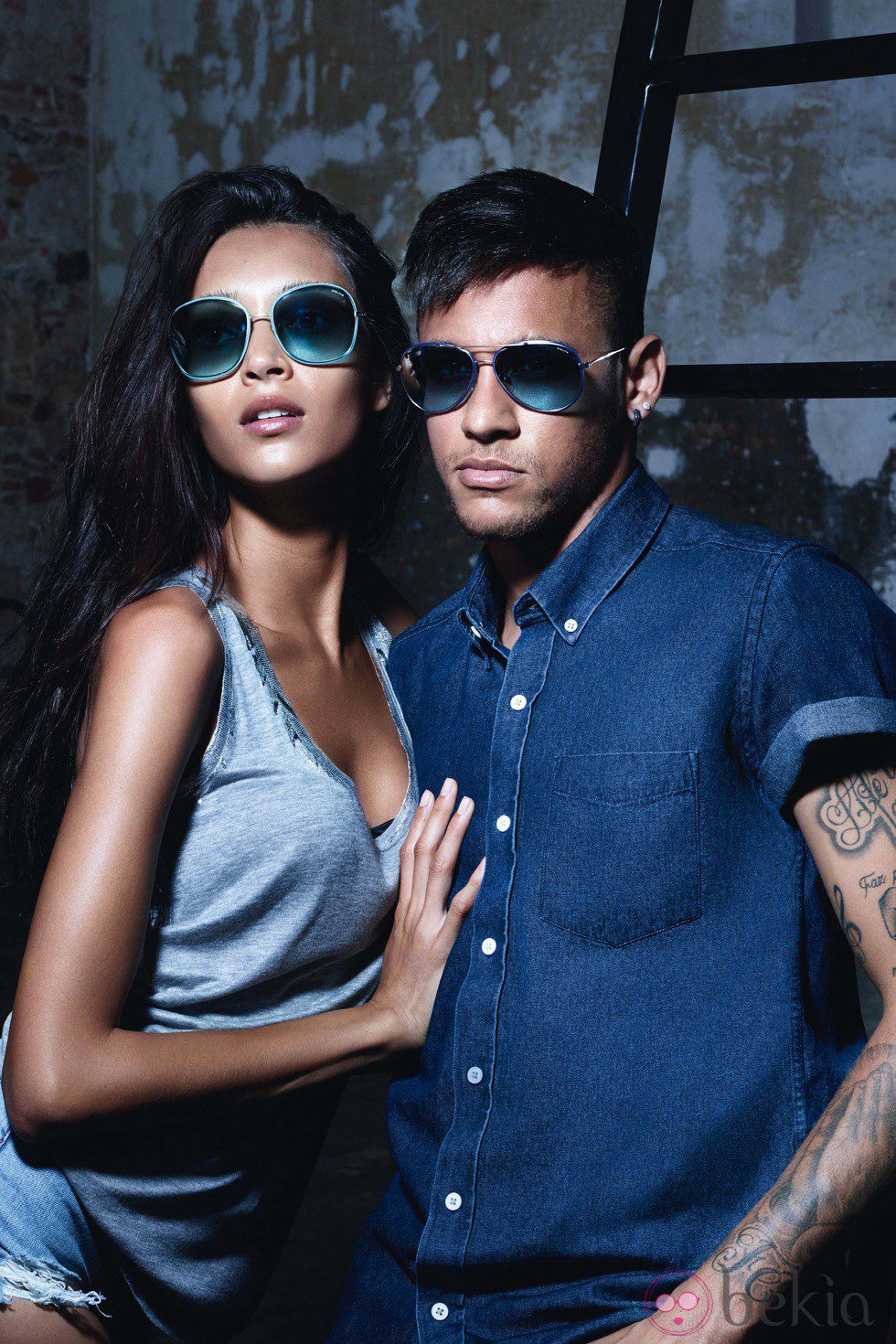 Neymar y la modelo Daniela de Jesús en la campaña 'Eyewear 2015' de Police