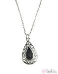 Collar con pedrería en negro de la nueva colección 'Filigree' de Claire's
