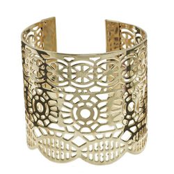 Brazalete dorado de la nueva colección 'Filigre' de Claire's