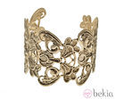 Brazalete dorado con motivos barrocos de la nueva colección 'Filigree' de Claire's