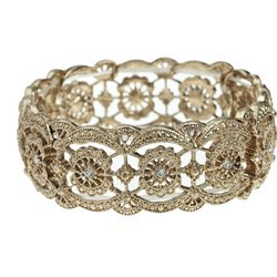 Brazalete dorado con pedrería de la nueva colección 'Filigree' de Claire's