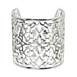 Maxi brazalete en plata de la nueva colección 'Filigree' de Claire's