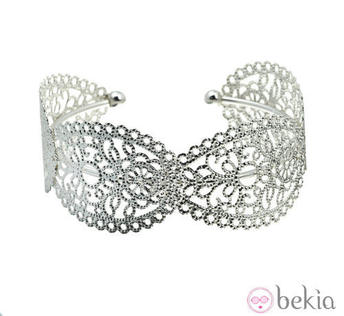 Brazalete con detalles barrocos de la nueva colección 'Filigree' de Claire's
