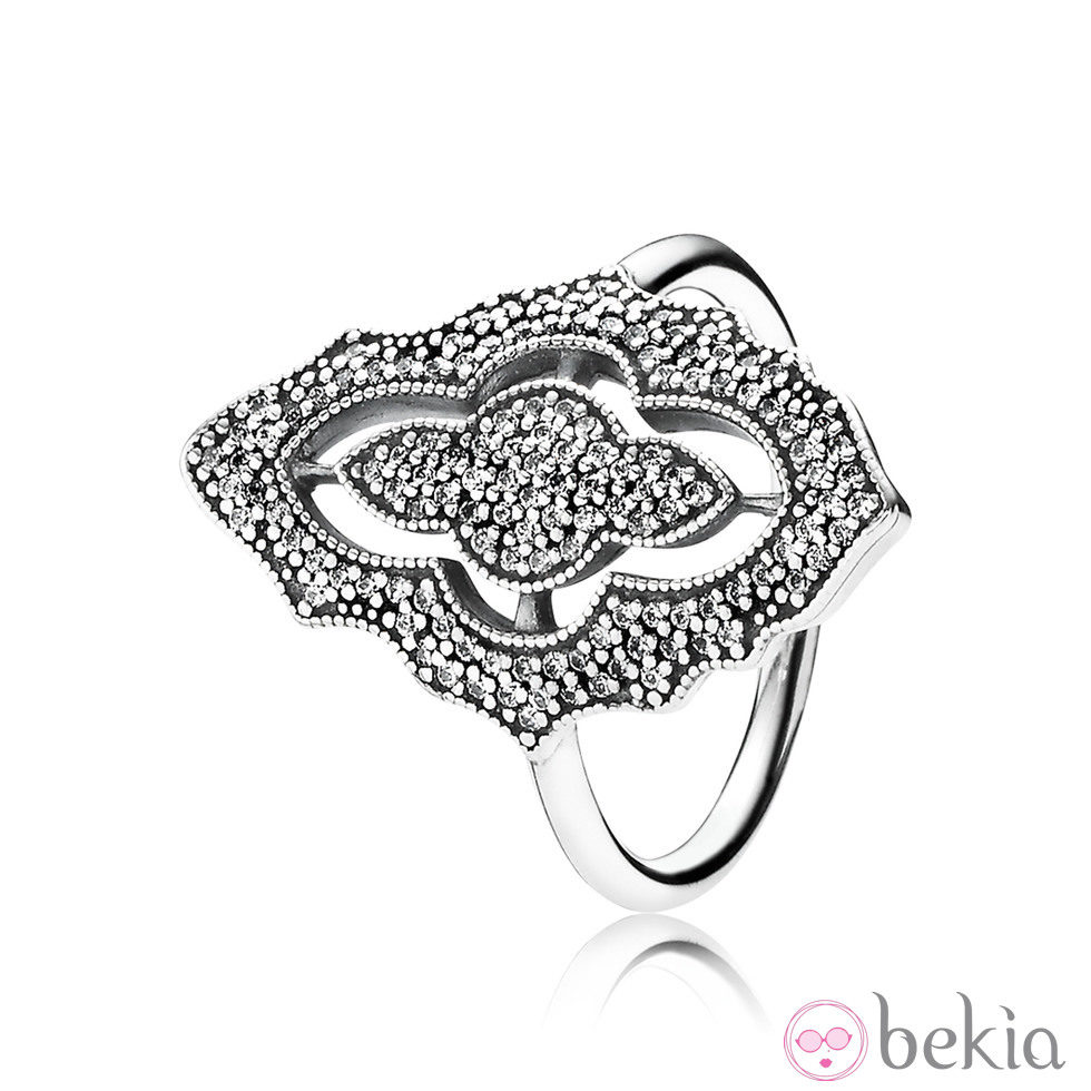 Anillo en plata de la nueva colección de encaje de Pandora