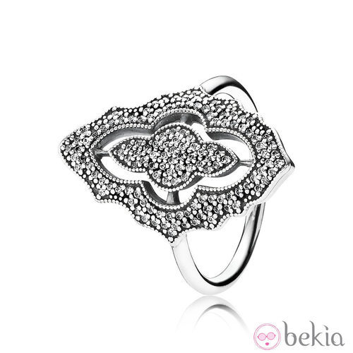 Anillo en plata de la nueva colección de encaje de Pandora