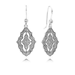 Pendientes en plata de la nueva colección de encaje de Pandora