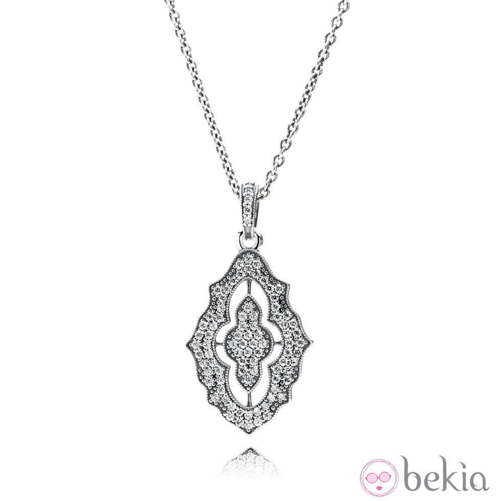 Collar en plata de la nueva colección de encaje de Pandora