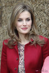 La Reina Letizia con la melena suelta en su viaje a Portugal