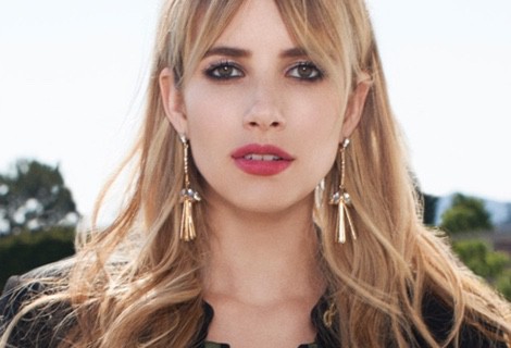 Emma Roberts con pendientes de la nueva colección de BaubleBar
